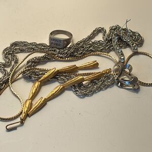 Mixed lot of jewelry parts; vintage, costume and modern fashion pieces